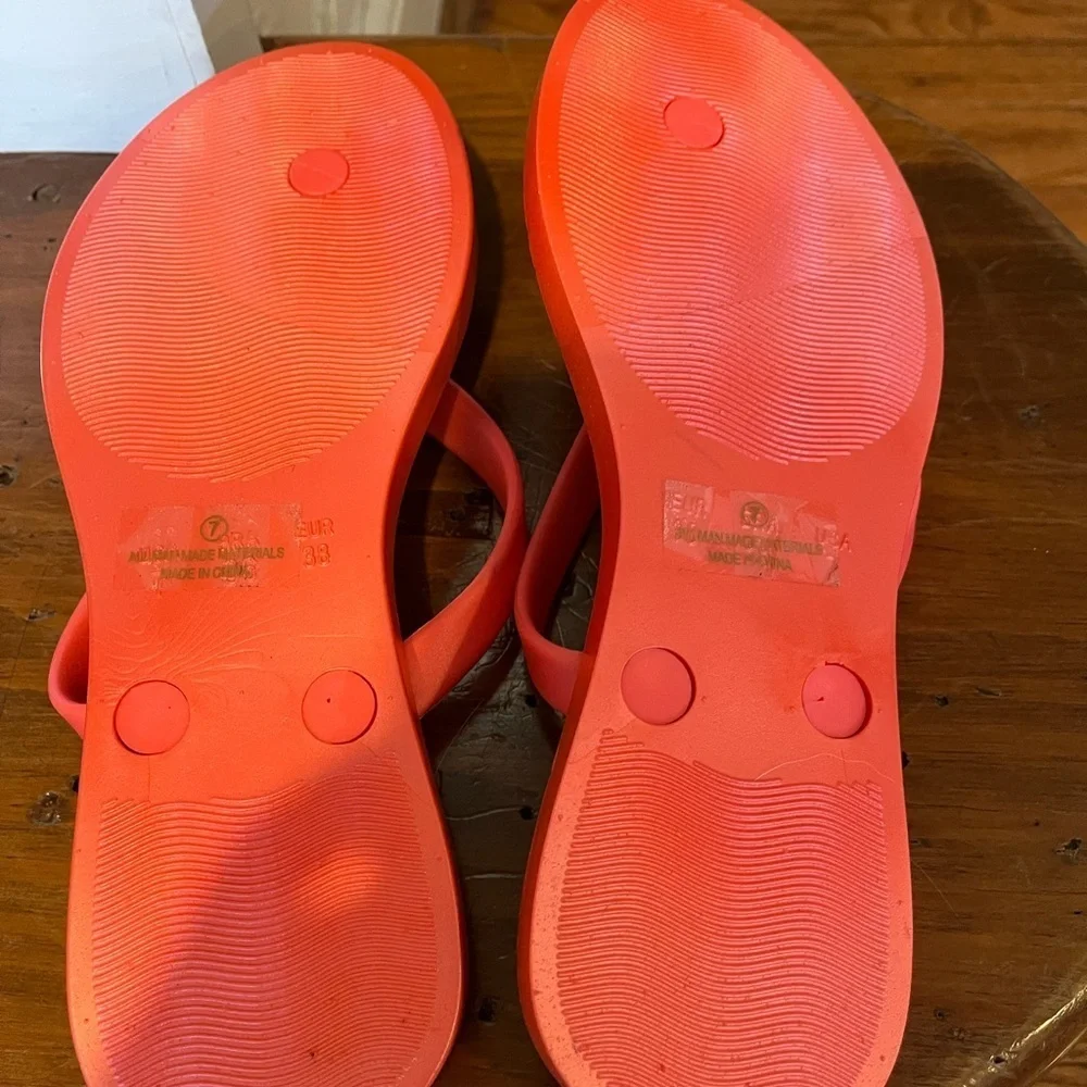 Playful Pink Heart Sandals for Summer - Picture 5 of 10